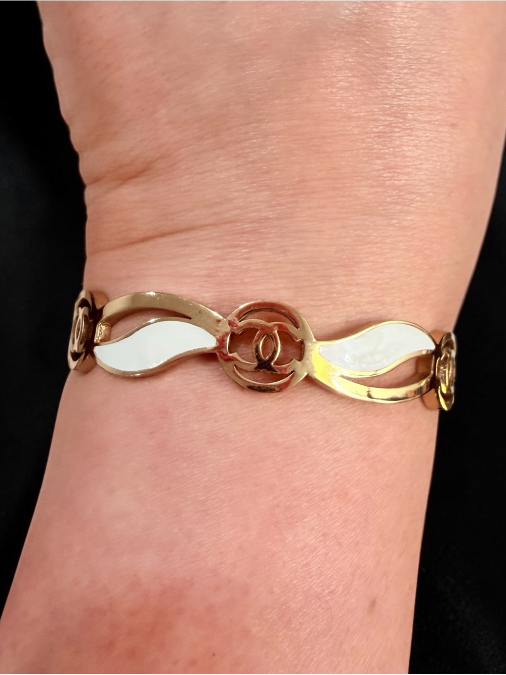 Gold & White Enamel Interlocking Openwork Bracelet | Fashion Jewelry | Size 6.5